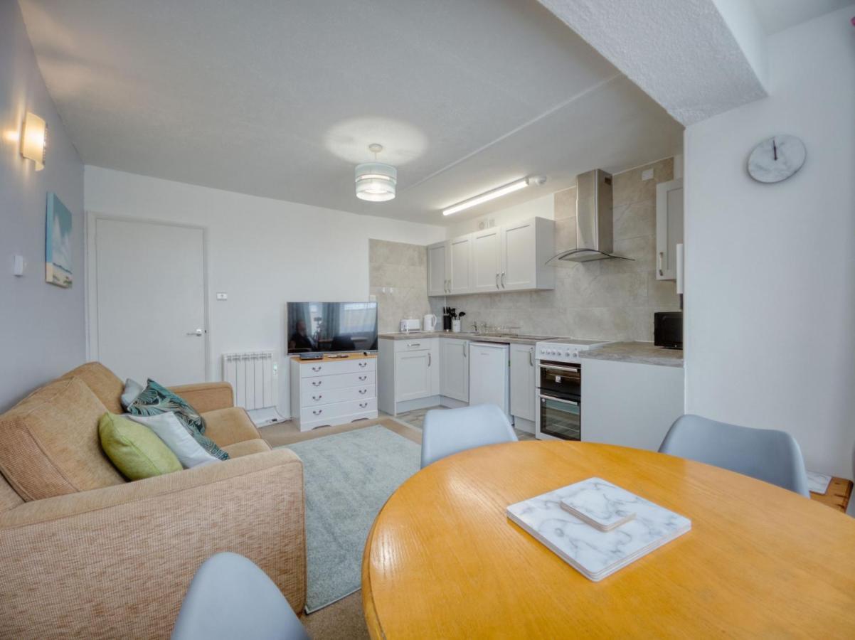 Apartment 7 - 1 Bedroom Sea Front Location - Step Free Access From Rear - Free Parking ペイントン エクステリア 写真